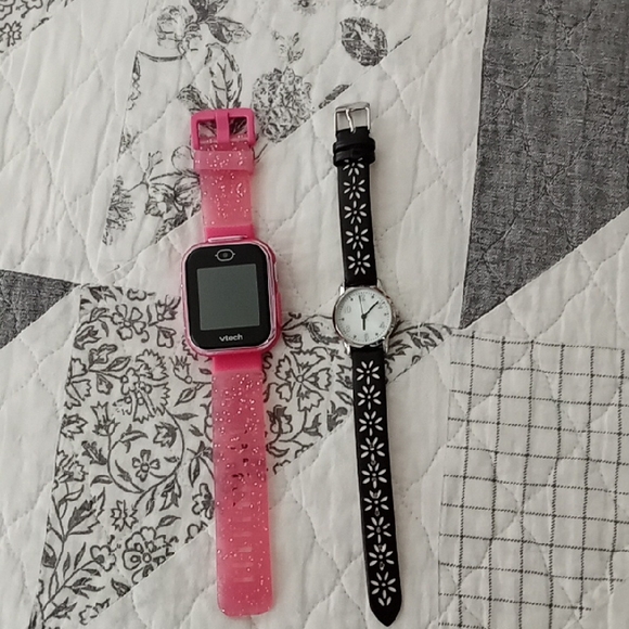 2 Watches - Picture 1 of 7